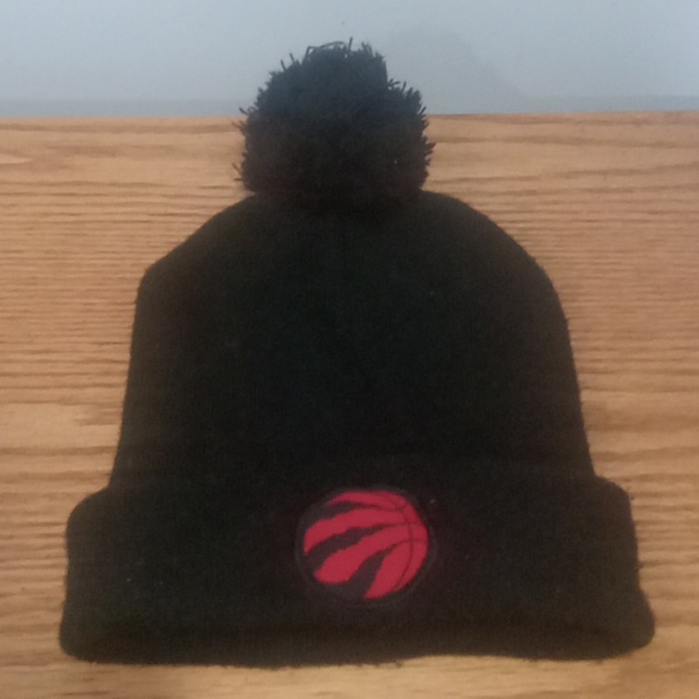 Toronto Raptors puffball toque
